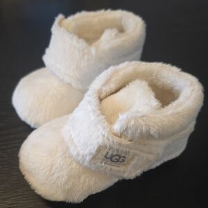 UGG Kids' Fluffy Cream Slippers